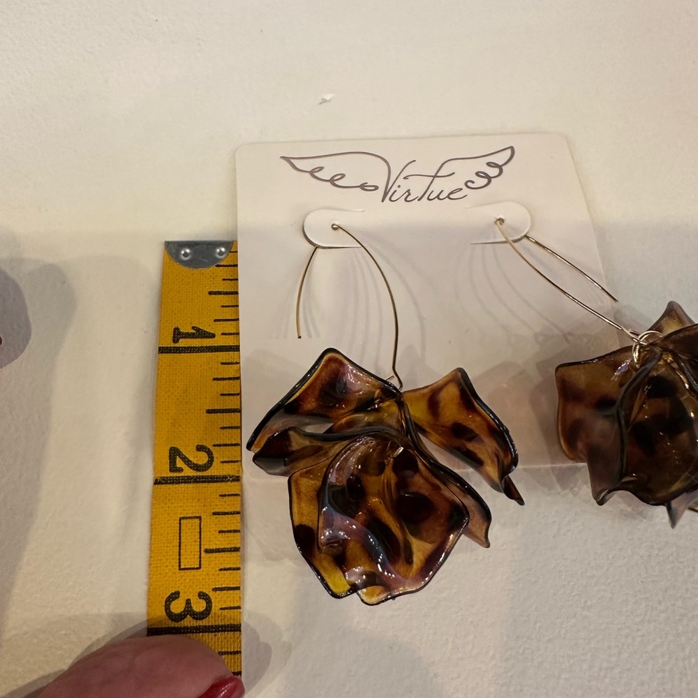 Chic Tortoise Shell Drop Earrings - Picture 4 of 5
